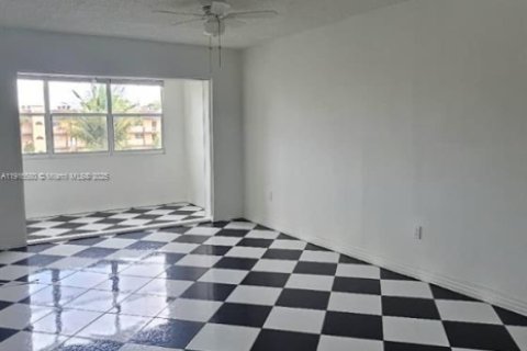 Condo in Sunrise, Florida, 1 bedroom  № 1971931 - photo 3