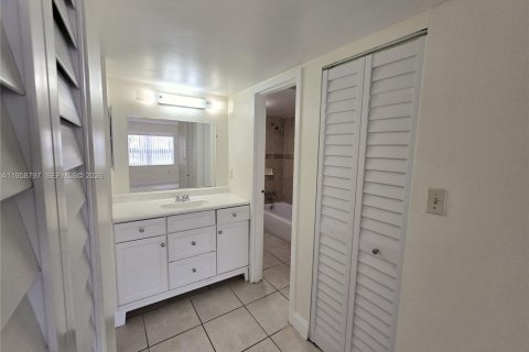 Condominio en venta en Deerfield Beach, Florida, 1 dormitorio, 64.57 m2 № 2017553 - foto 9