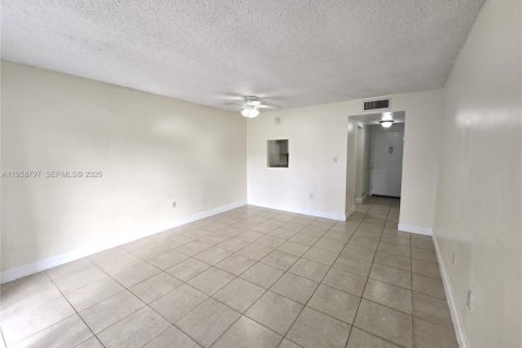 Condominio en venta en Deerfield Beach, Florida, 1 dormitorio, 64.57 m2 № 2017553 - foto 3