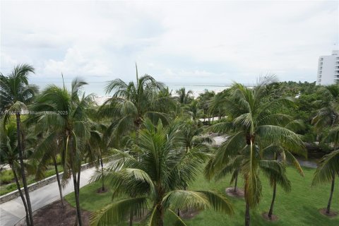 Condo in Miami Beach, Florida, 1 bedroom  № 1921865 - photo 11