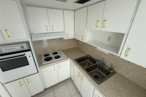 Condo in Miami Beach, Florida, 1 bedroom  № 1921865 - photo 7