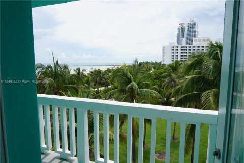Condo in Miami Beach, Florida, 1 bedroom  № 1921865 - photo 1