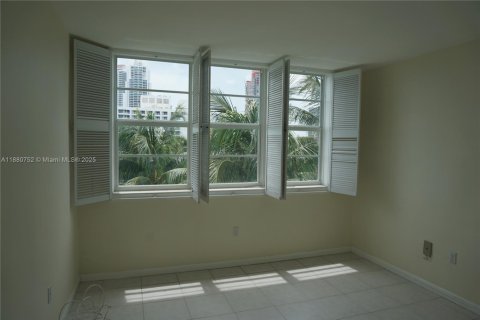 Condo in Miami Beach, Florida, 1 bedroom  № 1921865 - photo 3