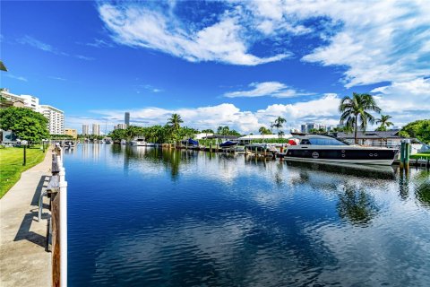 Condo in Hallandale Beach, Florida, 2 bedrooms  № 2267586
