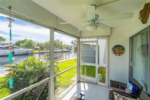 Condo in Hallandale Beach, Florida, 2 bedrooms № 2267586 - photo 3