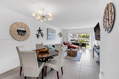 Condo in Hallandale Beach, Florida, 2 bedrooms № 2267586 - photo 5
