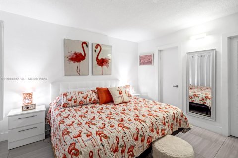 Condo in Hallandale Beach, Florida, 2 bedrooms № 2267586 - photo 12
