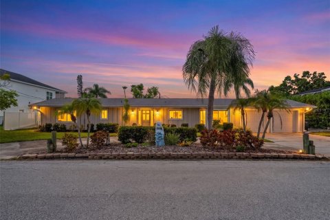 House in Palmetto, Florida 3 bedrooms, 169.83 sq.m. № 2330999