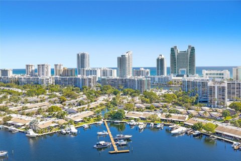 Condo in Hallandale Beach, Florida, 2 bedrooms  № 2058898