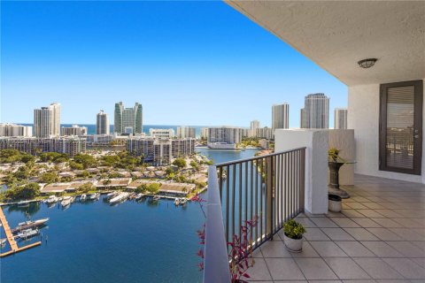 Condo in Hallandale Beach, Florida, 2 bedrooms № 2058898 - photo 5