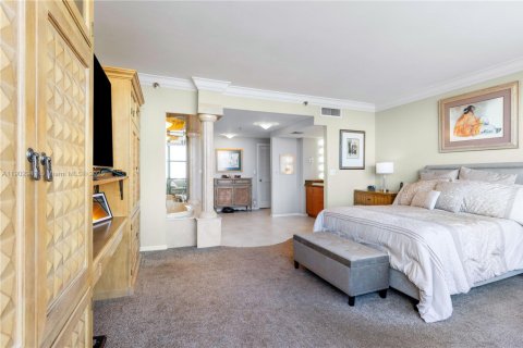 Condo in Hallandale Beach, Florida, 2 bedrooms № 2058898 - photo 30