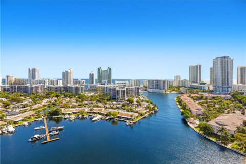 Condo in Hallandale Beach, Florida, 2 bedrooms № 2058898 - photo 6
