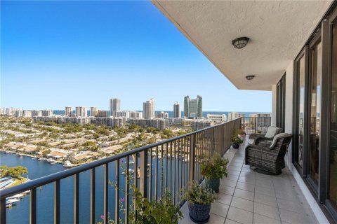 Condo in Hallandale Beach, Florida, 2 bedrooms № 2058898 - photo 3