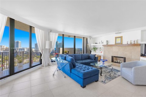 Condo in Hallandale Beach, Florida, 2 bedrooms № 2058898 - photo 14
