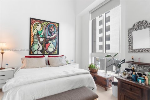 Condo in Miami, Florida, 1 bedroom  № 1860507 - photo 13