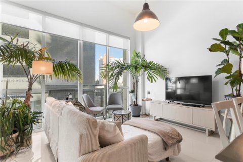 Condo in Miami, Florida, 1 bedroom  № 1860507 - photo 9