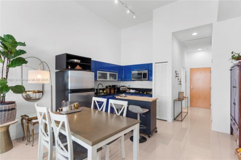 Condo in Miami, Florida, 1 bedroom  № 1860507 - photo 6