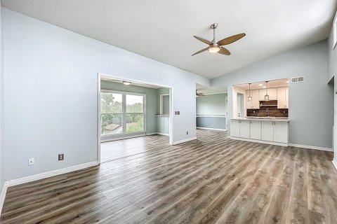 Condominio en alquiler en Clermont, Florida, 2 dormitorios, 128.76 m2 № 1915615 - foto 7