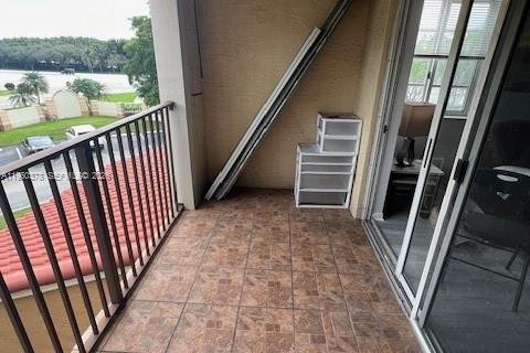 Condo in Miramar, Florida, 1 bedroom № 2026173 - photo 22