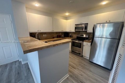 Condo in Miramar, Florida, 1 bedroom № 2026173 - photo 3