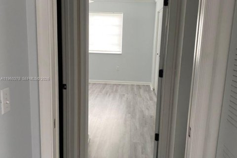 Condo in Miramar, Florida, 1 bedroom № 2026173 - photo 20