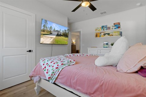 House in Weeki Wachee, Florida 4 bedrooms, 172.43 sq.m. № 2431886 - photo 30