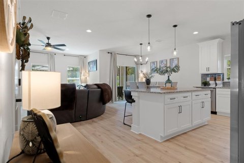 House in Weeki Wachee, Florida 4 bedrooms, 172.43 sq.m. № 2431886 - photo 11