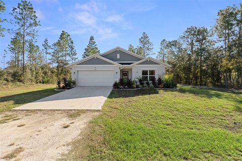House in Weeki Wachee, Florida 4 bedrooms, 172.43 sq.m. № 2431886 - photo 2