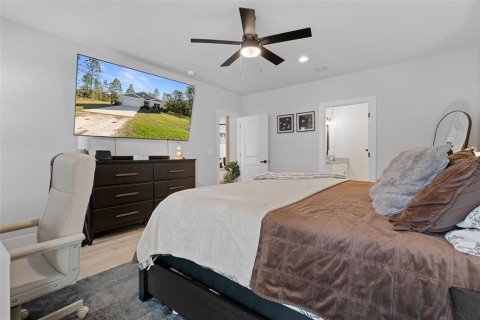 House in Weeki Wachee, Florida 4 bedrooms, 172.43 sq.m. № 2431886 - photo 20