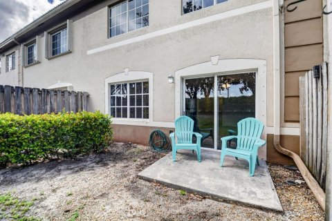 Townhouse in Boynton Beach, Florida 3 bedrooms, 133.87 sq.m. № 2260889 - photo 28