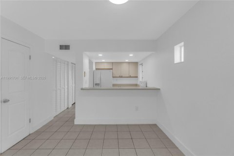 Купить таунхаус в Майами, Флорида 6 комнат, 108.6м2, № 2056647 - фото 23