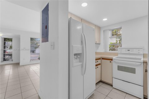 Купить таунхаус в Майами, Флорида 6 комнат, 108.6м2, № 2056647 - фото 16