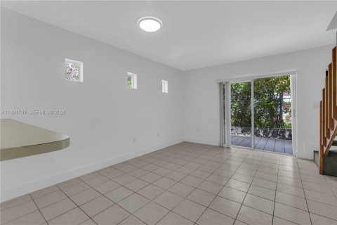 Купить таунхаус в Майами, Флорида 6 комнат, 108.6м2, № 2056647 - фото 20