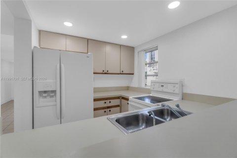 Купить таунхаус в Майами, Флорида 6 комнат, 108.6м2, № 2056647 - фото 17