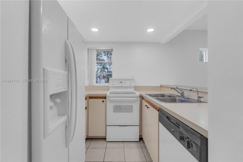 Купить таунхаус в Майами, Флорида 6 комнат, 108.6м2, № 2056647 - фото 5