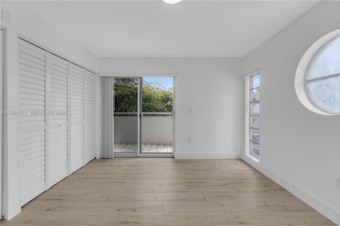 Купить таунхаус в Майами, Флорида 6 комнат, 108.6м2, № 2056647 - фото 25