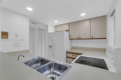 Купить таунхаус в Майами, Флорида 6 комнат, 108.6м2, № 2056647 - фото 18