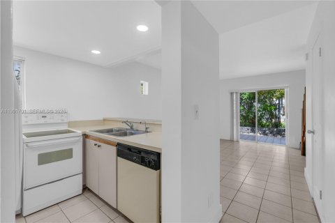 Купить таунхаус в Майами, Флорида 6 комнат, 108.6м2, № 2056647 - фото 19