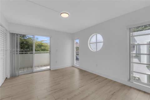 Купить таунхаус в Майами, Флорида 6 комнат, 108.6м2, № 2056647 - фото 24