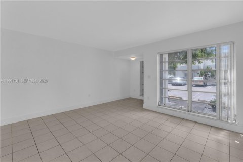 Купить таунхаус в Майами, Флорида 6 комнат, 108.6м2, № 2056647 - фото 13