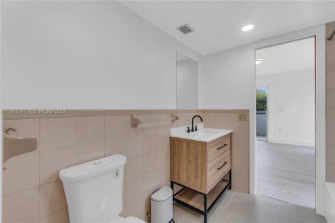 Купить таунхаус в Майами, Флорида 6 комнат, 108.6м2, № 2056647 - фото 30