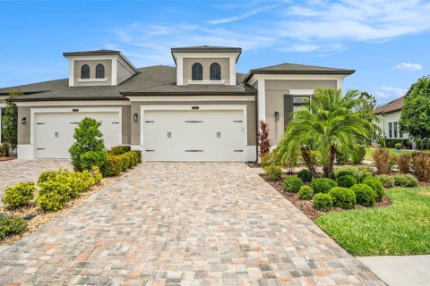 House in Wesley Chapel, Florida 3 bedrooms, 210.8 sq.m. № 1681226 - photo 1