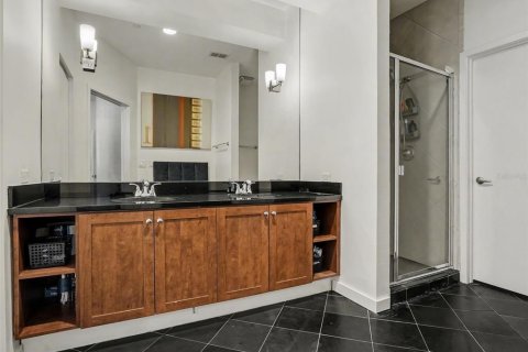 Condo in Orlando, Florida, 3 bedrooms № 2094497 - photo 17