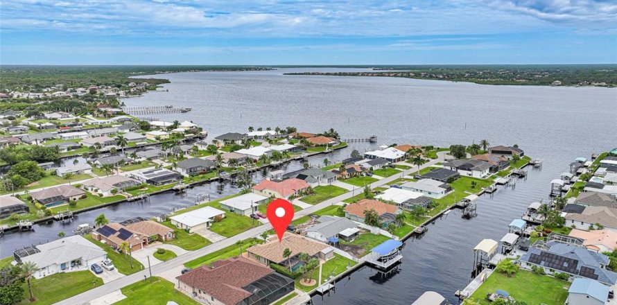 Villa ou maison à Port Charlotte, Floride 3 chambres, 201.23 m2 № 2406591