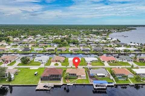 Villa ou maison à vendre à Port Charlotte, Floride: 3 chambres, 201.23 m2 № 2406591 - photo 4