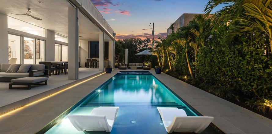Villa ou maison à Lantana, Floride 4 chambres, 242.29 m2 № 2087703