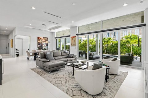 Villa ou maison à vendre à Lantana, Floride: 4 chambres, 242.29 m2 № 2087703 - photo 4