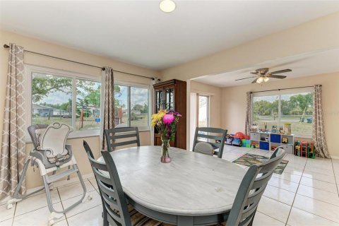 House in North Port, Florida 3 bedrooms, 124.86 sq.m. № 1591370 - photo 16