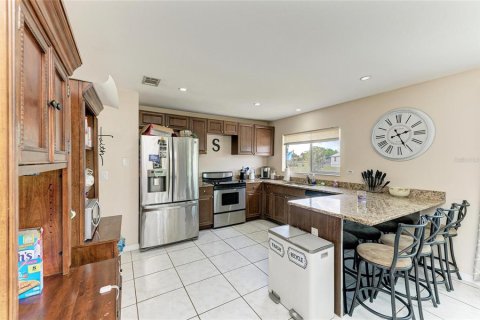 House in North Port, Florida 3 bedrooms, 124.86 sq.m. № 1591370 - photo 12