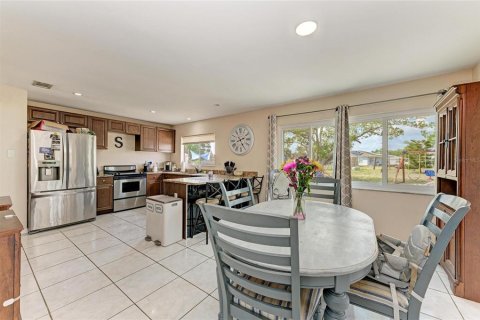 House in North Port, Florida 3 bedrooms, 124.86 sq.m. № 1591370 - photo 10